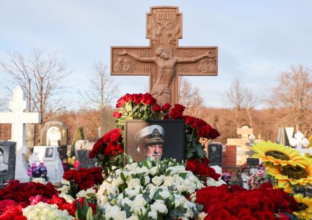 На надгробии Бедроса Киркорова исправили ошибку