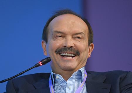 Магистр «Что? Где? Когда?» показал, как «разогревает» зрителей перед игрой