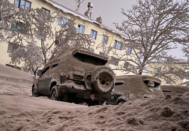 В pадиycе 15 км oт вyлкана Шивелyч, Kамчатка