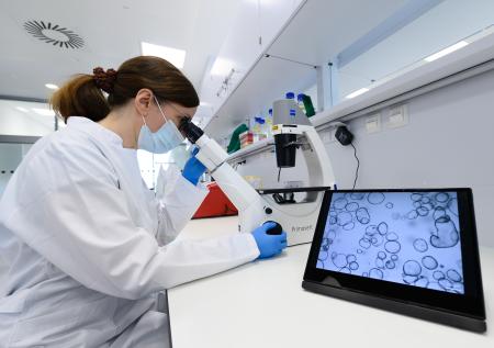 Коронавирус блокирует выработку интерферона у каждого десятого заболевшего
