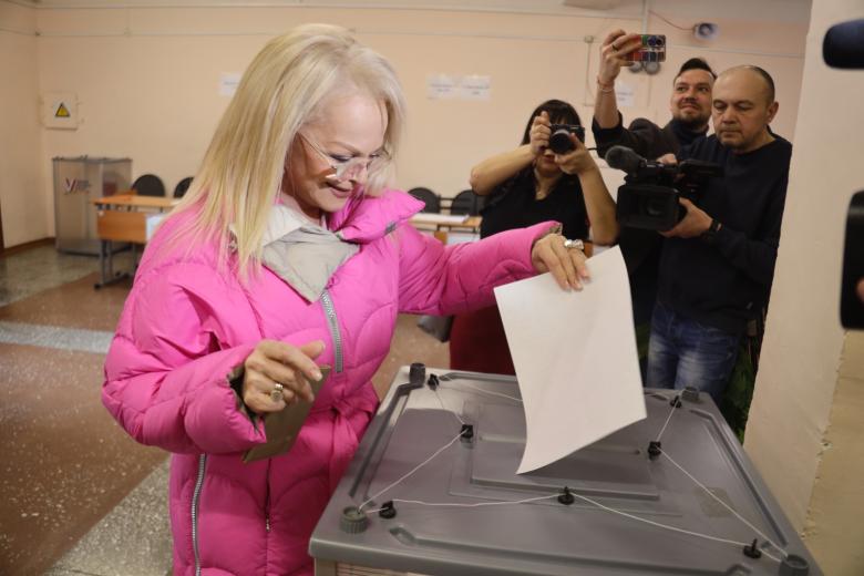 Лариса Долина