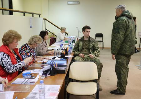 Мобилизованным будут оформлять карты «Мир»
