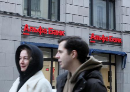 Новые санкции против российских банков: чем они грозят клиентам