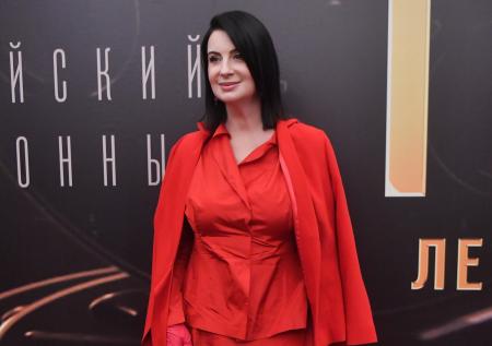 Стриженова после перелома снова вернулась в эфир