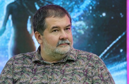 Лукьяненко поддержал признание Акунина пособником терроризма