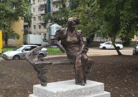 Скульптуру Фаины Раневской установили в Санкт-Петербурге