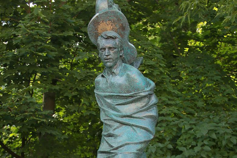 Памятник Владимиру Высоцкому на Ваганьковском кладбище