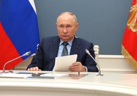 Путин поручил усилить ответственность за распространение таможенных данных