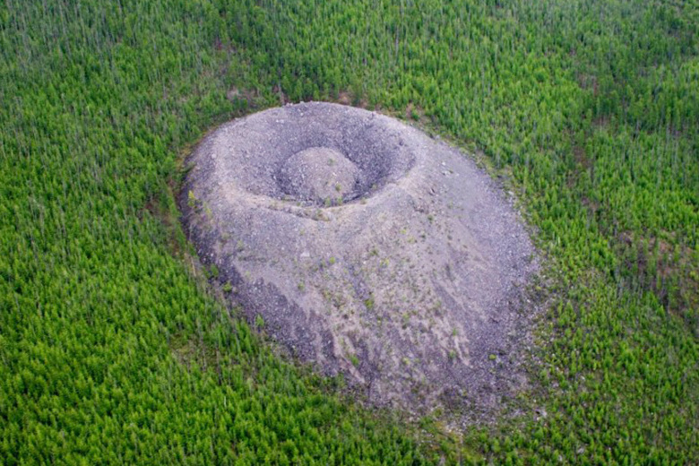 Патомский кратер