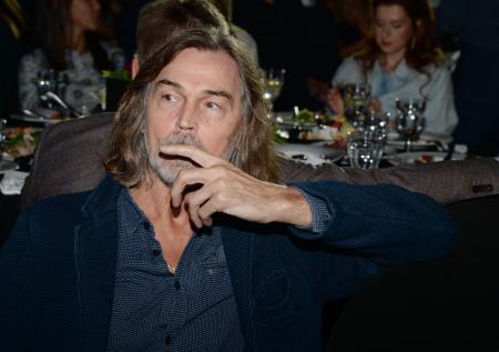 Художник Никас Сафронов оценил доходы вдовы Караченцова