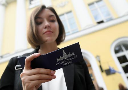 Россияне рассказали, нужно ли поднимать стипендии