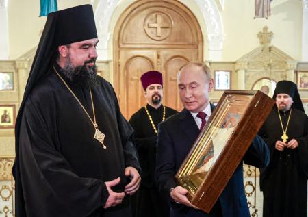 Путин преподнес дар бакинскому собору