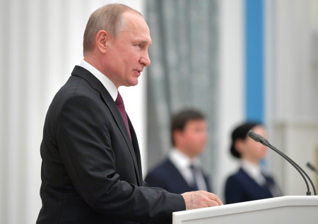 Песков рассказал, когда Путин наградит Героев Труда России