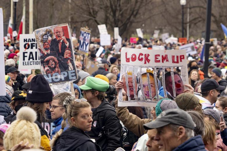 Протест Hands Off против политики Дональда Трампа