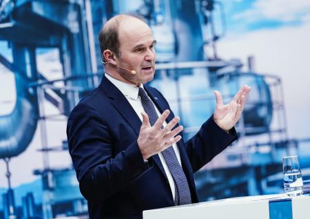 Глава концерна BASF оценил последствия отказа от российских нефти и газа