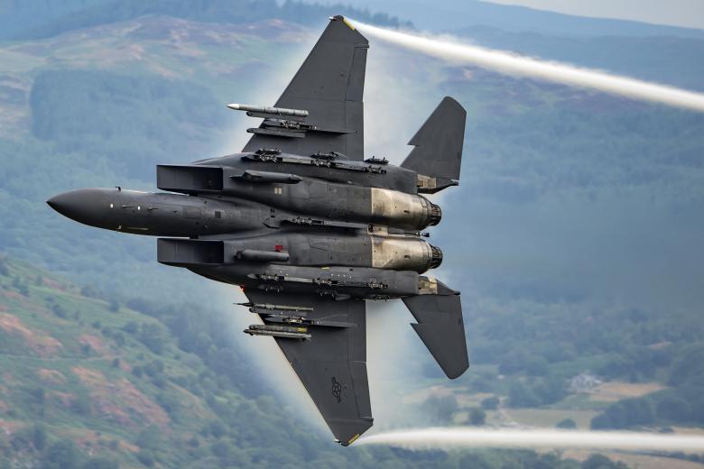 Истребитель F-15 