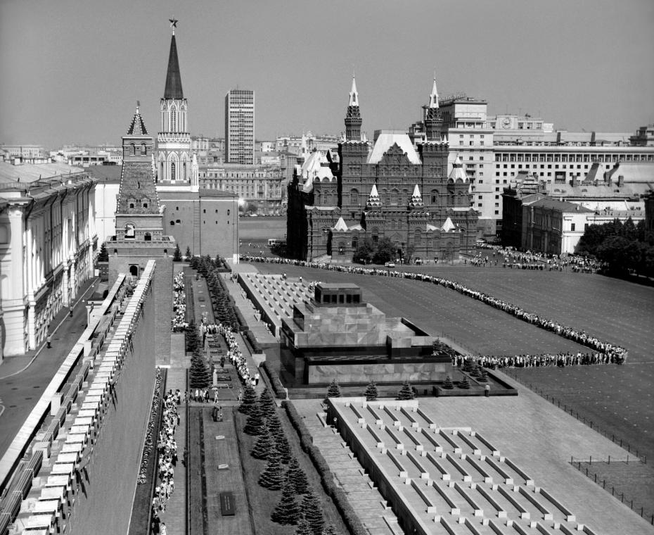 Очередь в Мавзолей Ленина