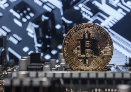 Цена биткоина выросла до рекордного с осени 2021 года значения 