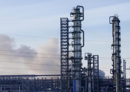 Удары дронов по нефтезаводу под Рязанью попали на видео