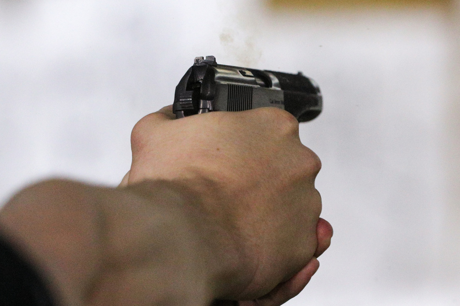 Переломал голени и бедра: ревнивец едва не убил девушку на глазах у людей