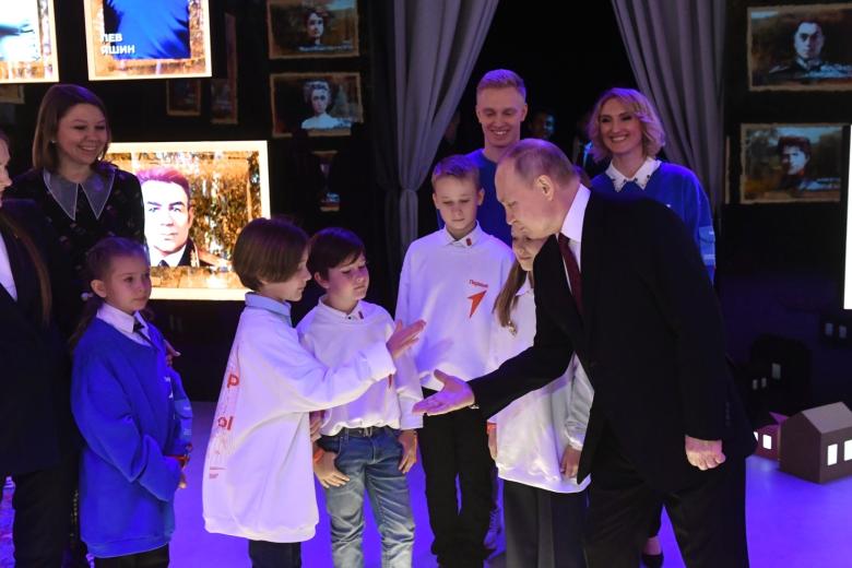 Посещение президентом РФ Путиным выставки-форума «Россия» на ВДНХ