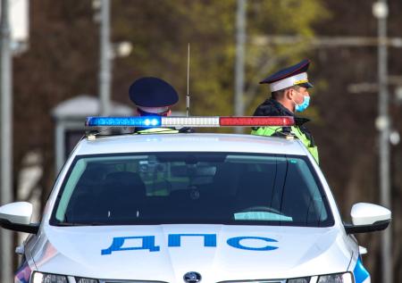 Легковой автомобиль упал в Малый Чертановский пруд на юге столицы