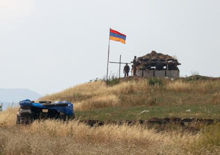 МО Армении: ВС Азербайджана обстреляли позиции Еревана на востоке границы