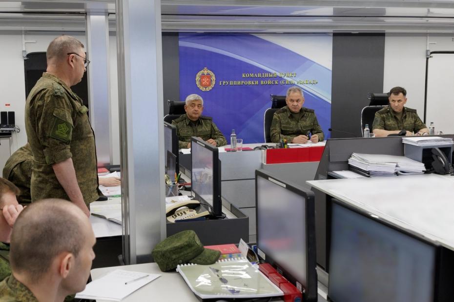  Министр обороны Российской Федерации генерал армии Сергей Шойгу проверил передовой пункт управления одного из объединений Западной группировки войск