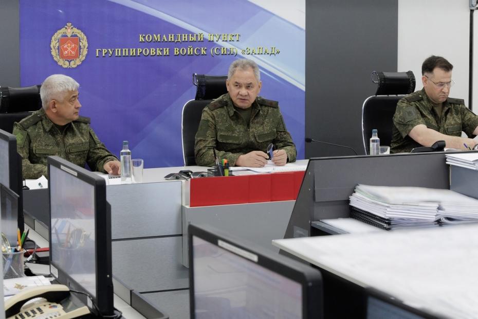  Министр обороны Российской Федерации генерал армии Сергей Шойгу проверил передовой пункт управления одного из объединений Западной группировки войск