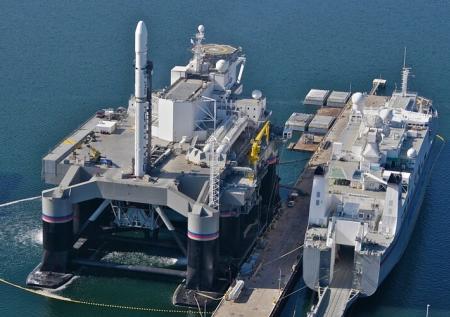 Судно проекта «Морской старт» швартуется на заводе «Славянка»