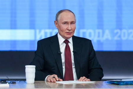 «Чрезвычайно важная вещь»: Путин о расселении людей из аварийного жилья
