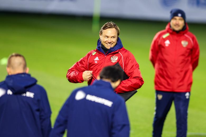 Валерий Карпин