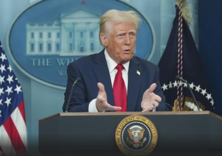 Трамп отсрочил введение пошлин в отношении Канады