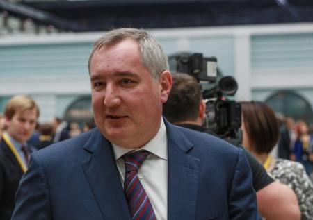«Мы ему справку выпишем»: Рогозин поиздевался над Болтоном из-за санкций