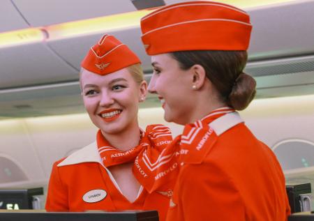 Бывшая стюардесса рассказала о настоящих доходах бортпроводников и пилотов