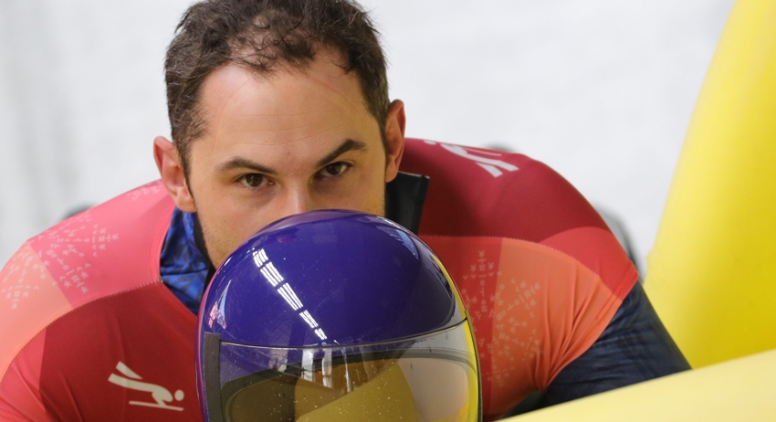 Спортсмен из Англии Доминик Парсонс на соревнованиях по скелетону на XXIII зимних Олимпийских играх