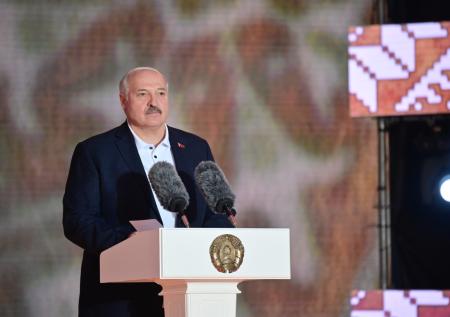 Лукашенко угостил российского космонавта фирменным антиковидным салатом