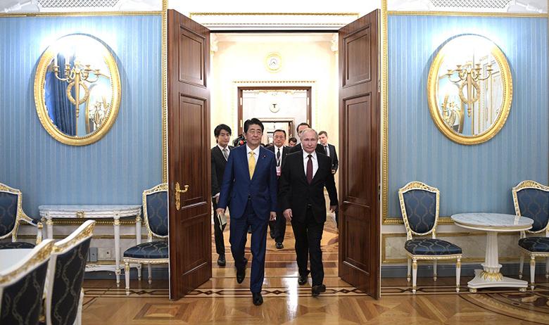 Синдзо Абэ и Владимир Путин