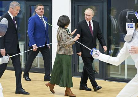 Путину показали новейший Центр фехтования в Уфе