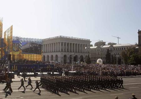 Гройсман поручил найти деньги на военный парад