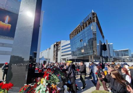 У «Крокуса» в годовщину теракта открыли мемориал