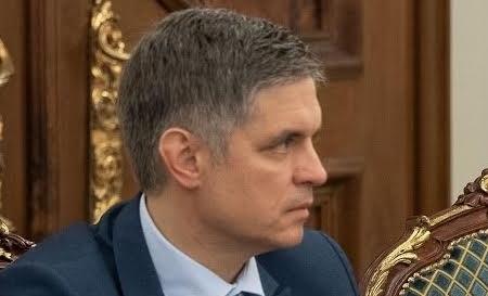 Глава МИД Украины рассказал, как борется с бегством украинцев в РФ