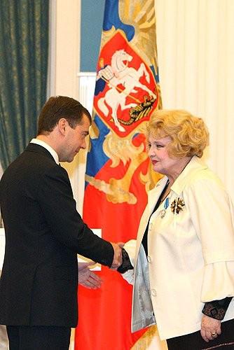 Дмитрий Медведев и Татьяна Доронина. Церемония вручения государственных наград, 2008 год