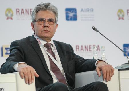 Глава РАН назвал причину низкой подготовки выпускников вузов