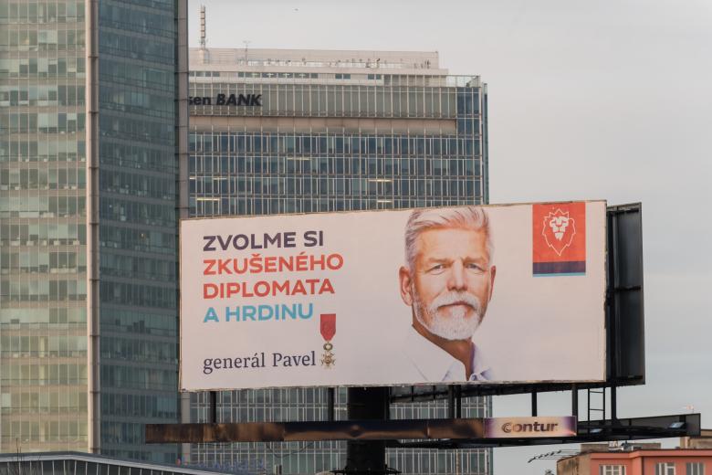 Предвыборный щит кандидата в президенты Петра Павла