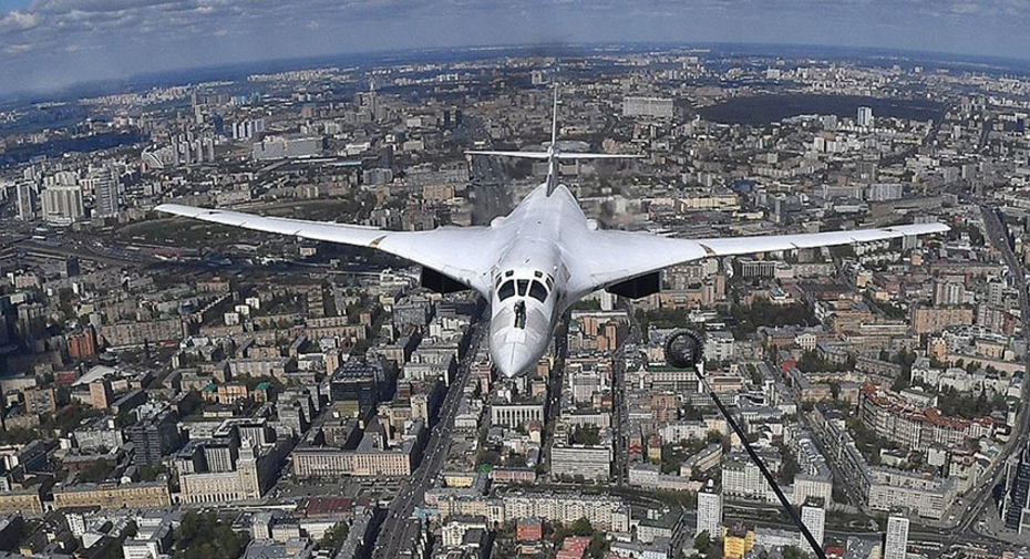 Стратегический бомбардировщик Ту-160