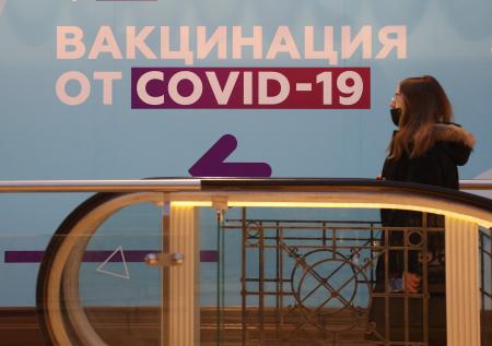 Биолог сравнила количество антител к «омикрону» у привитых и переболевших