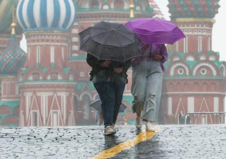 Москвичей ждут кратковременные дожди и пониженное давление