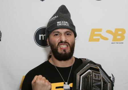 Ставка на гангстера: как боец с 14-ю поражениями стал главной звездой UFC