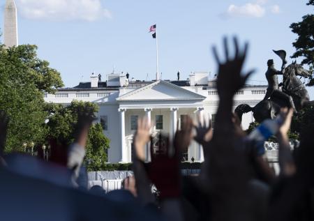 Белый дом в осаде: почему в США не могут подавить беспорядки